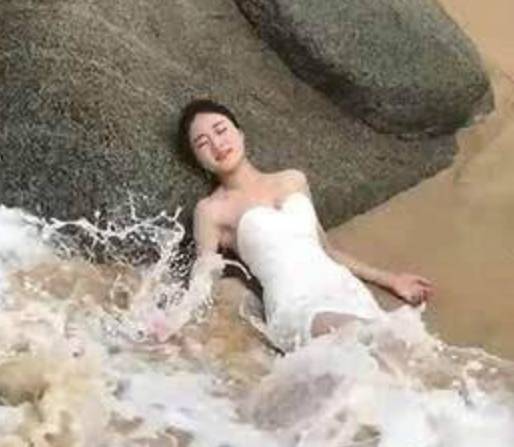 新娘花5万海边拍婚纱照，最后照片被修成这样，摄影师也被气晕了