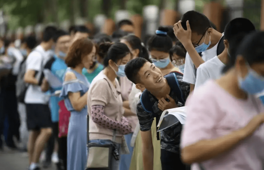 晚熟初中生的好消息，取消“普职分流”落实，家长：支持普及高中