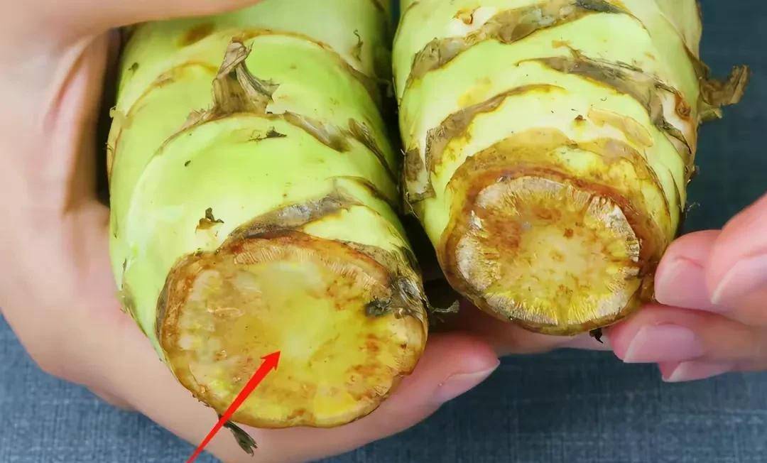 买莴笋时要买大根的或是小根的教你4个方法莴笋肉多水分足