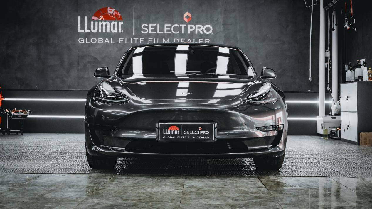 天津汽车贴膜特斯拉model3煤炭灰改色案例分享