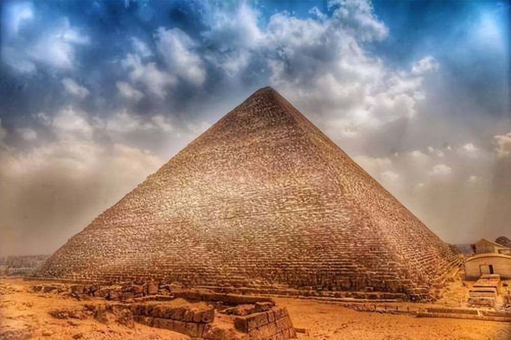 原创
            埃及有一个石碑，上面为何刻满“耳朵”，它揭秘了埃及的一个风俗
                
                 