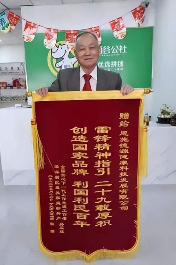 孙玉斌简介剪报达人孙玉斌,81岁,中共党员:退役军人,天津大港油田退休