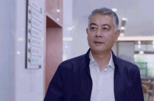 原创巫刚从木匠到演艺明星离婚十几年后至今单身60岁无儿女太可惜了