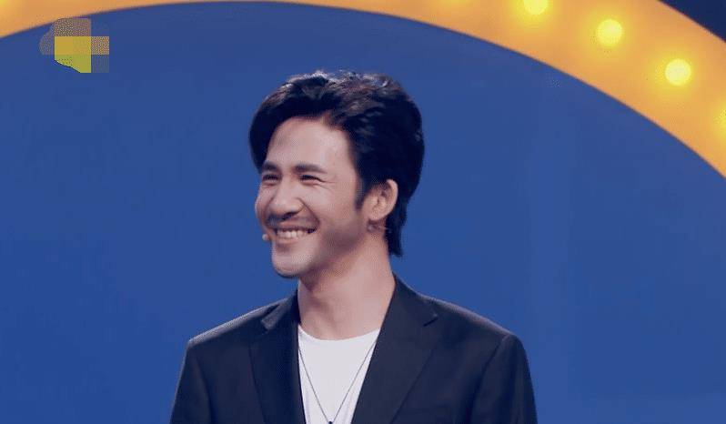 原创大张伟模仿黄晓明拿捏得当很自信还挺像