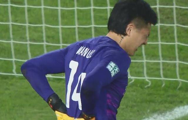 本赛季,金敬道是鲁能铁打的主力右边前卫,张弛是右后卫的主要轮换球员