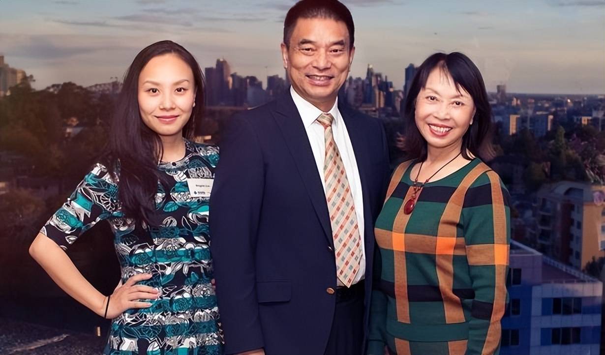 辞职帮丈夫创业,丈夫成中国首富,借她2000万经商_李伟_刘永好_刘永浩