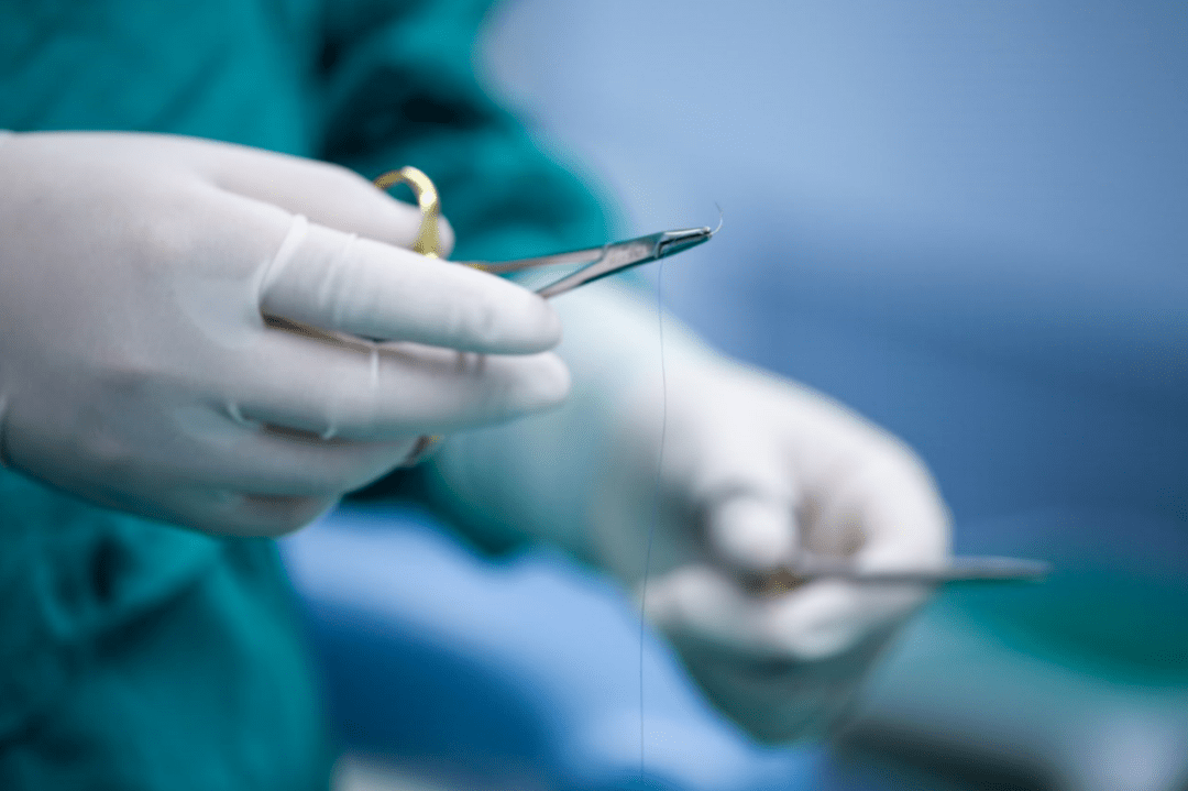 西安国际医学中心眼整形孙峰医生整形医生是用手术刀完成心理的治疗