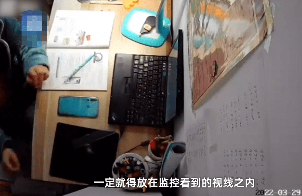 原创为偷玩手机12岁女生画模型躲监控爸爸被气乐学画画钱没白花