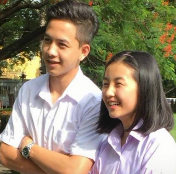 原创张子枫泰国拍戏没了滤镜特权当她和泰星合照颜值水平真实了