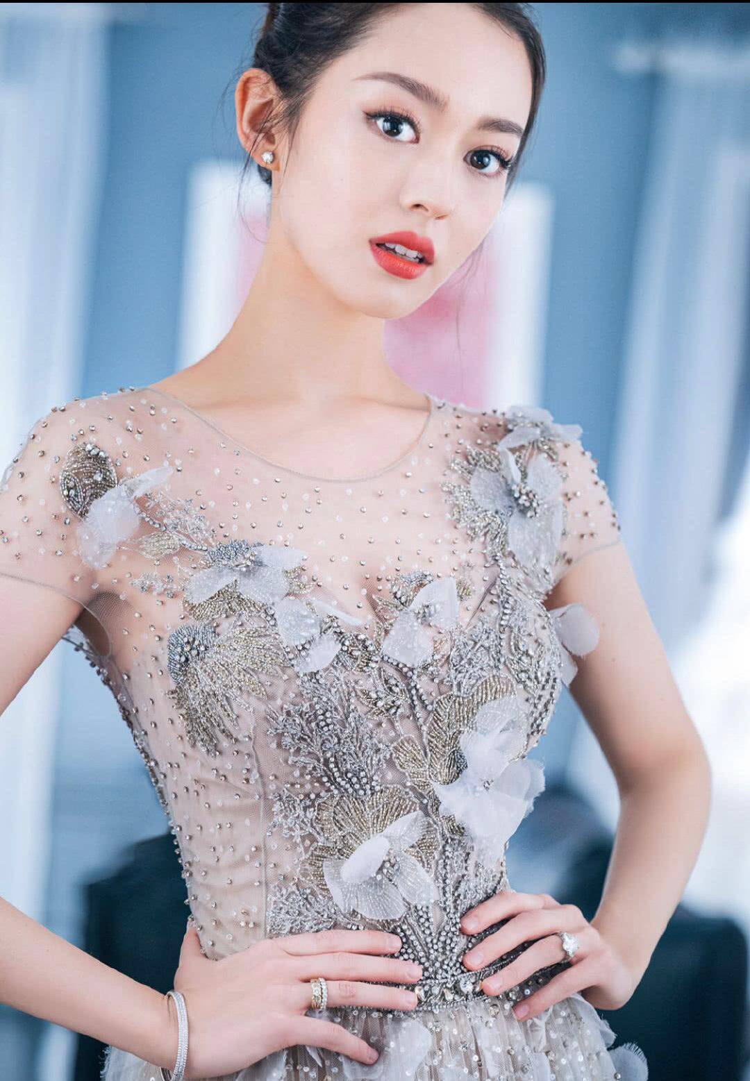 原创吉娜礼服鱼尾惊艳形象气质满分蚂蚁腰吸睛