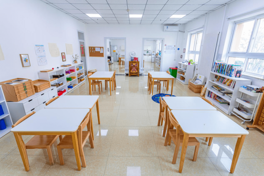 从0开始搭建一间小学教室_教具_孩子_进行