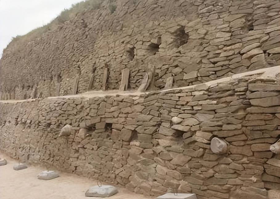 原创
石峁遗址中找到了几根朽木,专家说:这可是建筑史上重要的文物