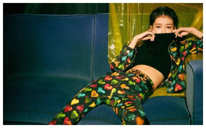 原创孙怡的最新麻花辫造型如此潮酷珠光宝气流光溢彩超级惹眼