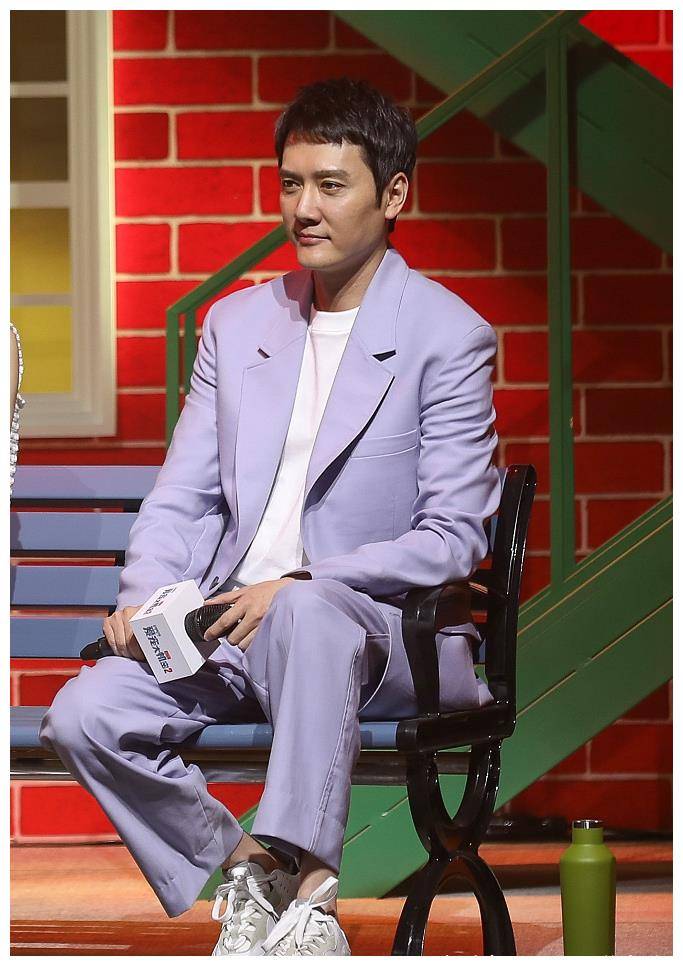 网上公布的冯绍峰身高只有178厘米,其实,这在男性中并不是很高.