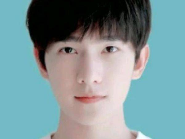 同为明星证件照躲过了易烊千玺逃过了蔡徐坤看见杨洋一眼误终生