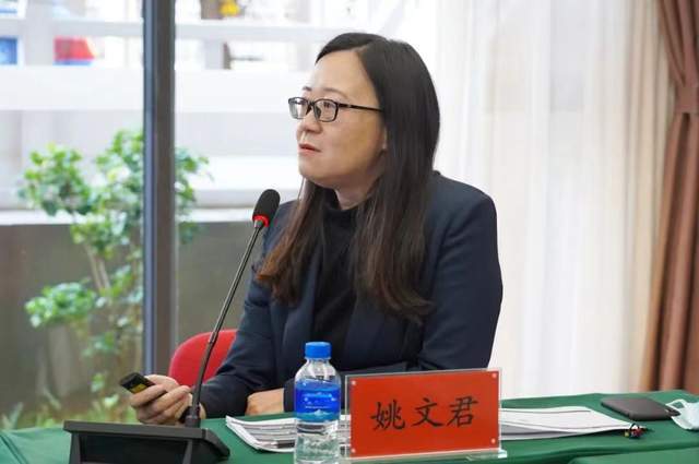 中学西山校区副校长姚文君分别汇报了两个校区的强基班综合培养情况