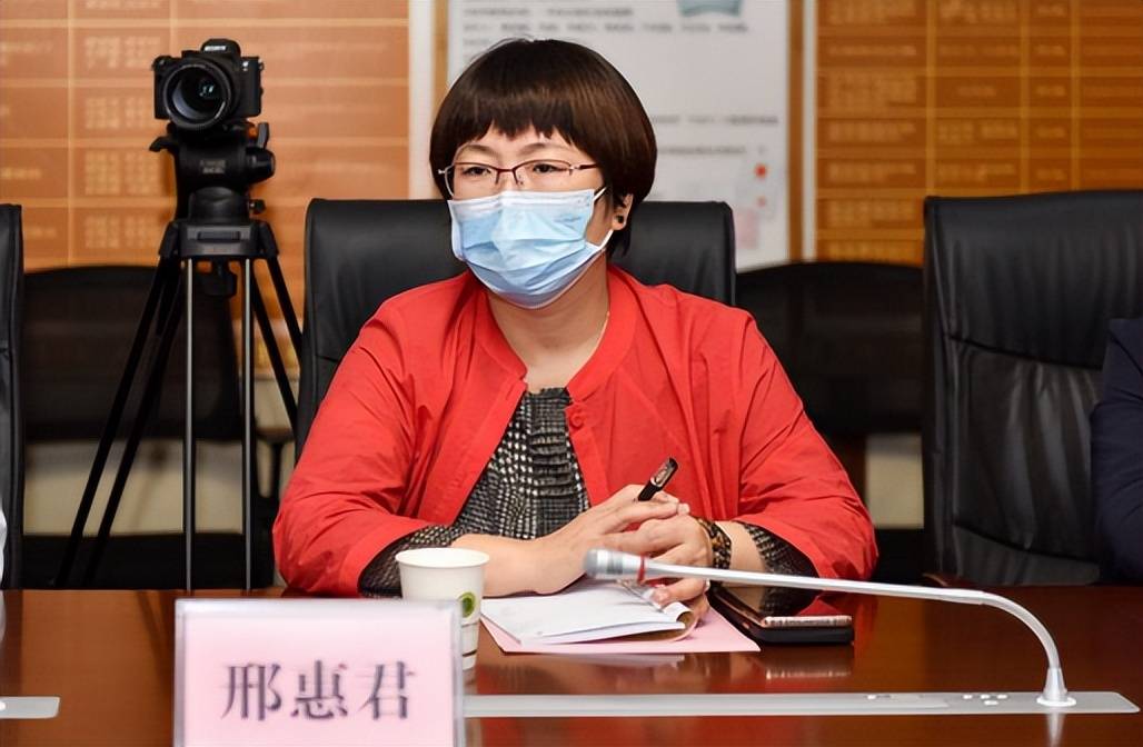 管城回族区政府副区长屈连武讲话副院长魏淑娥做医院情况汇报书记