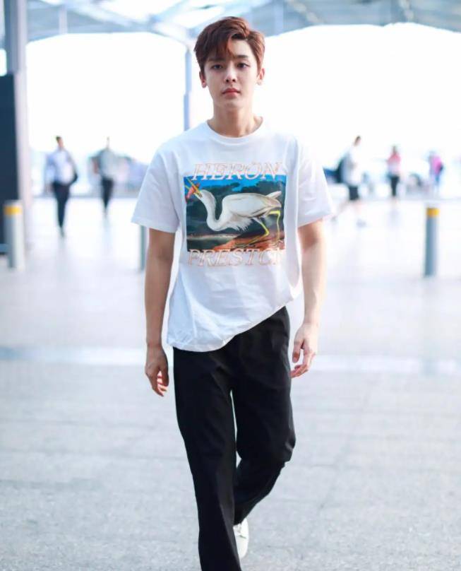 原创瓜子脸a4腰超模腿这些男星反串比女生还美麻麻我恋爱了