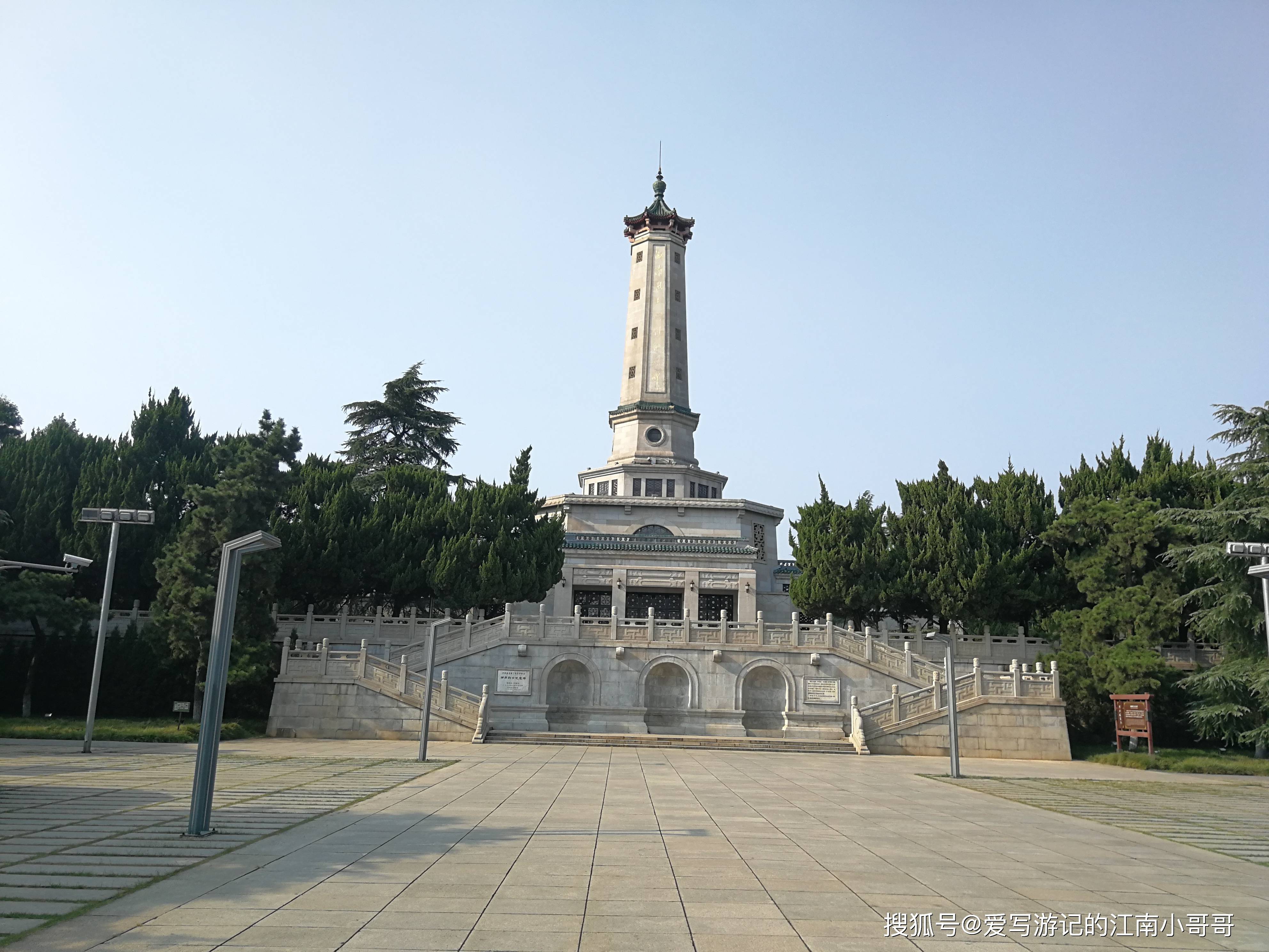 参观省城烈士公园纪念塔明媚的阳光下心中的那座丰碑依旧