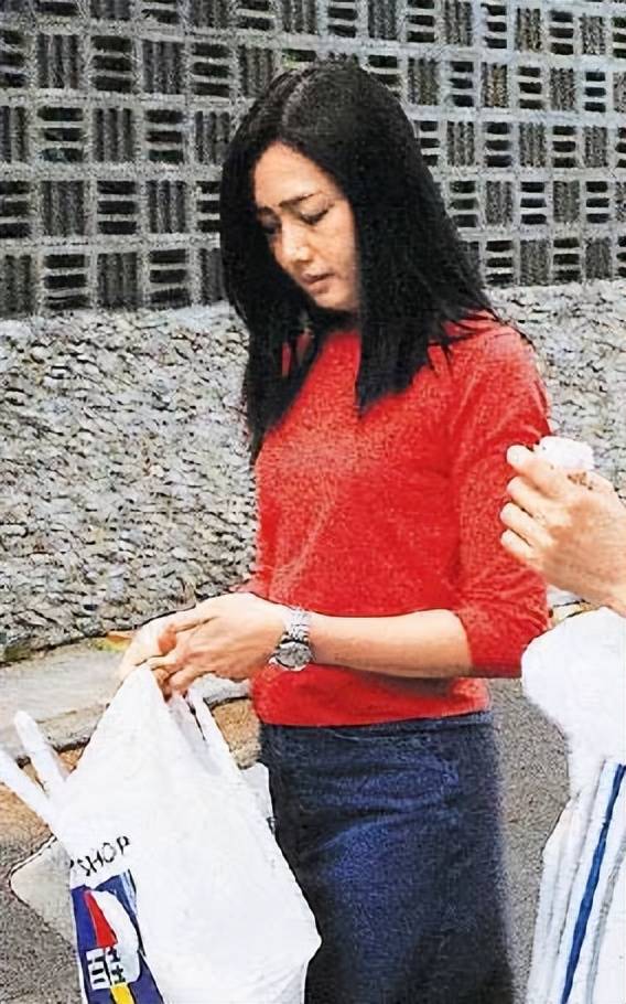原创被刘德华藏了22年如今苦尽甘来的朱丽倩凭什么当年能赢喻可欣