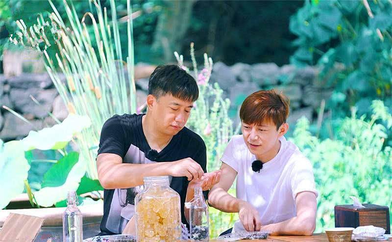 他是黄磊的铁兄弟,出道22年零绯闻,今46岁保养得像小伙子一样_何炅