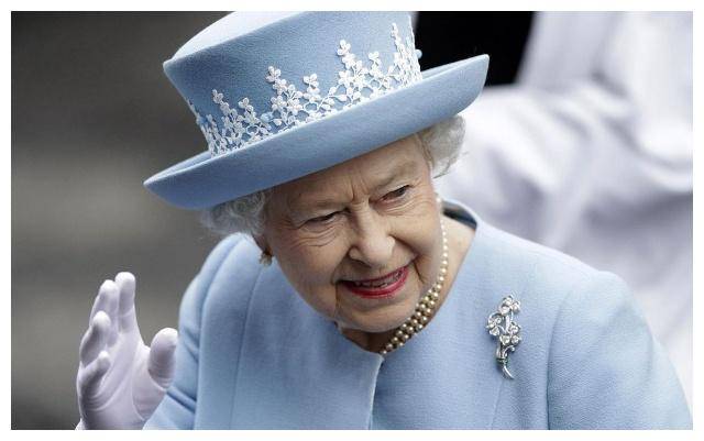 英国王室礼帽盘点:女王年轻,凯特高级,卡米拉实用,她是最典型的!