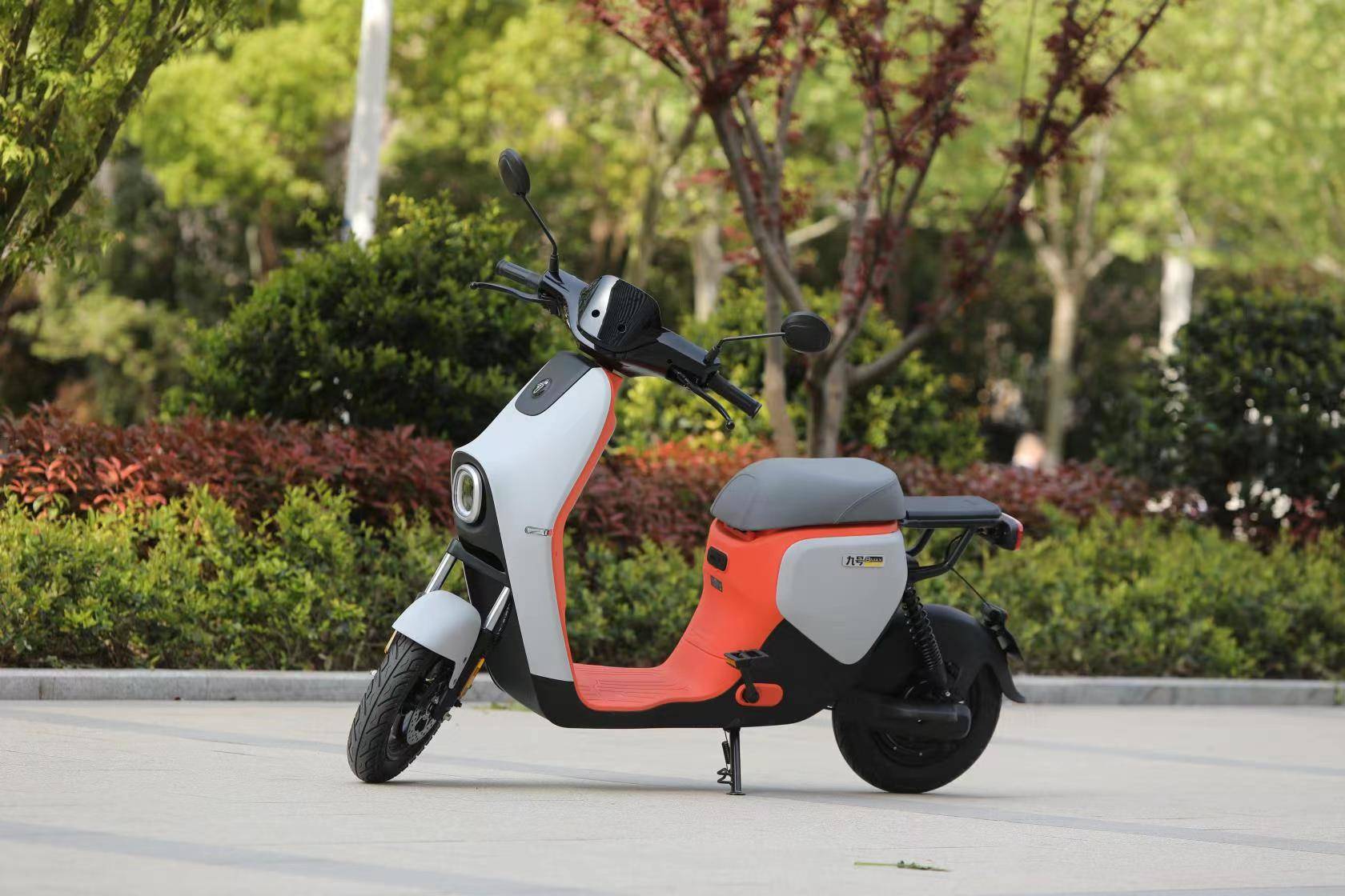 高颜值真智能现代年轻人短途出行首选九号智能电动车bmax90测评