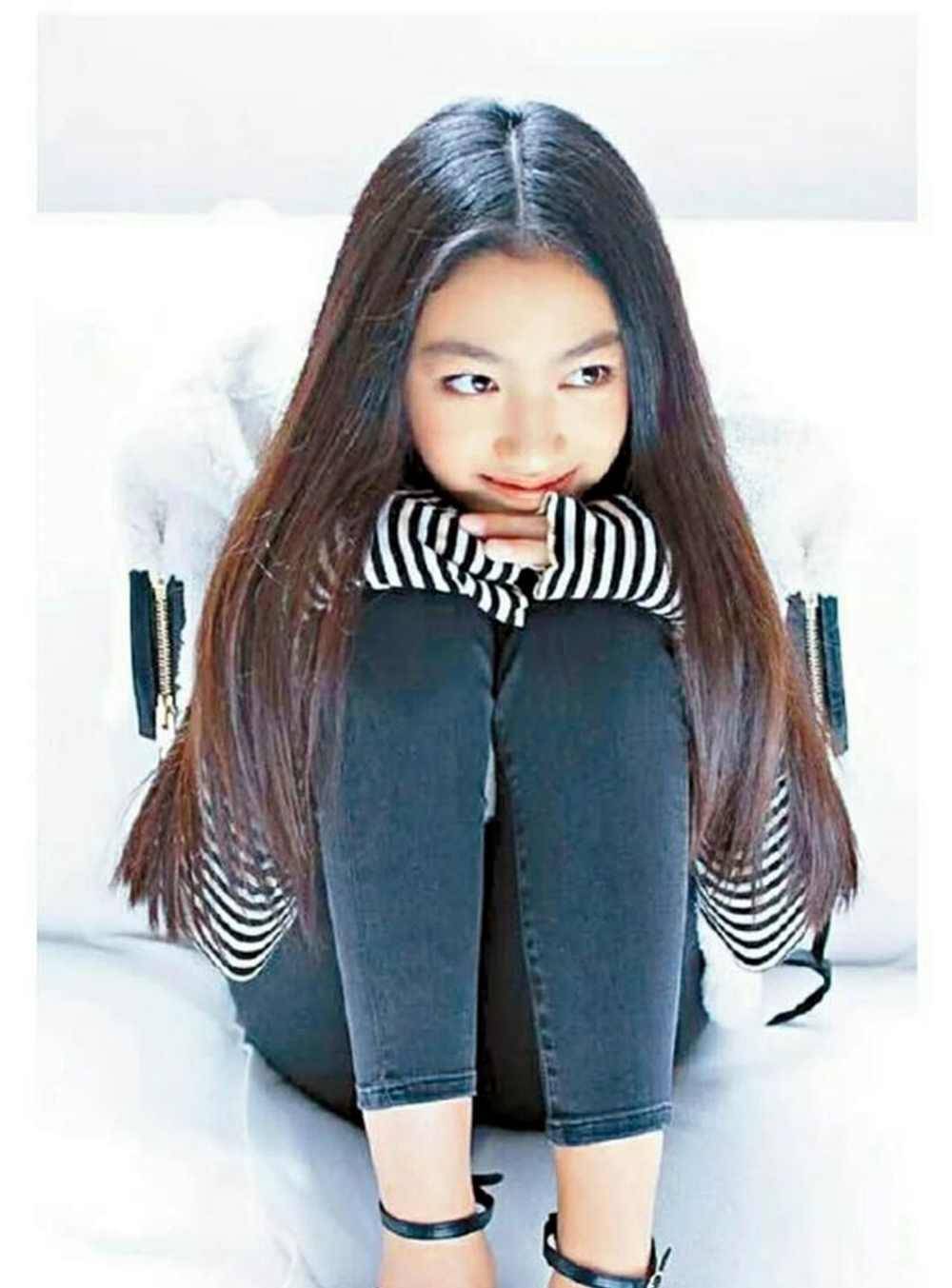 可任晴佳的走红同样引发了一些争议,有人觉得任晴佳毕竟还没有成年,只