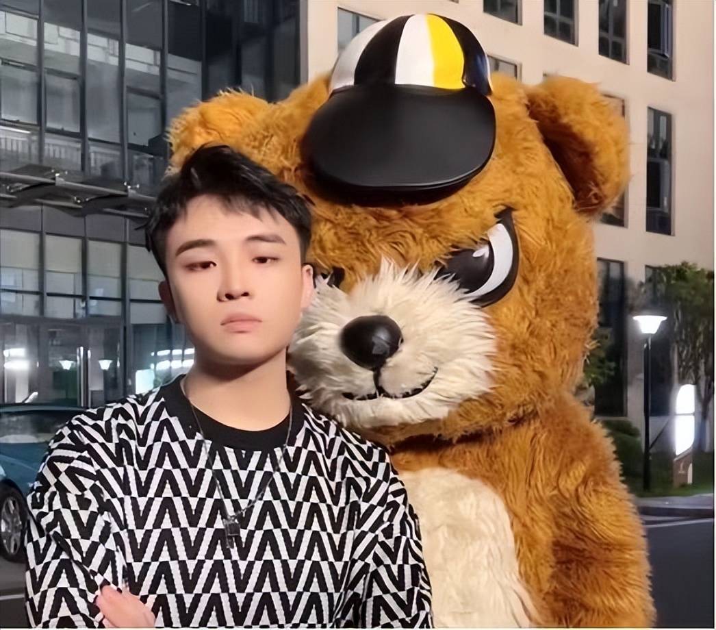 原创牧童直播间出现神秘嘉宾牧童成护花使者不愧是五千万粉丝主播