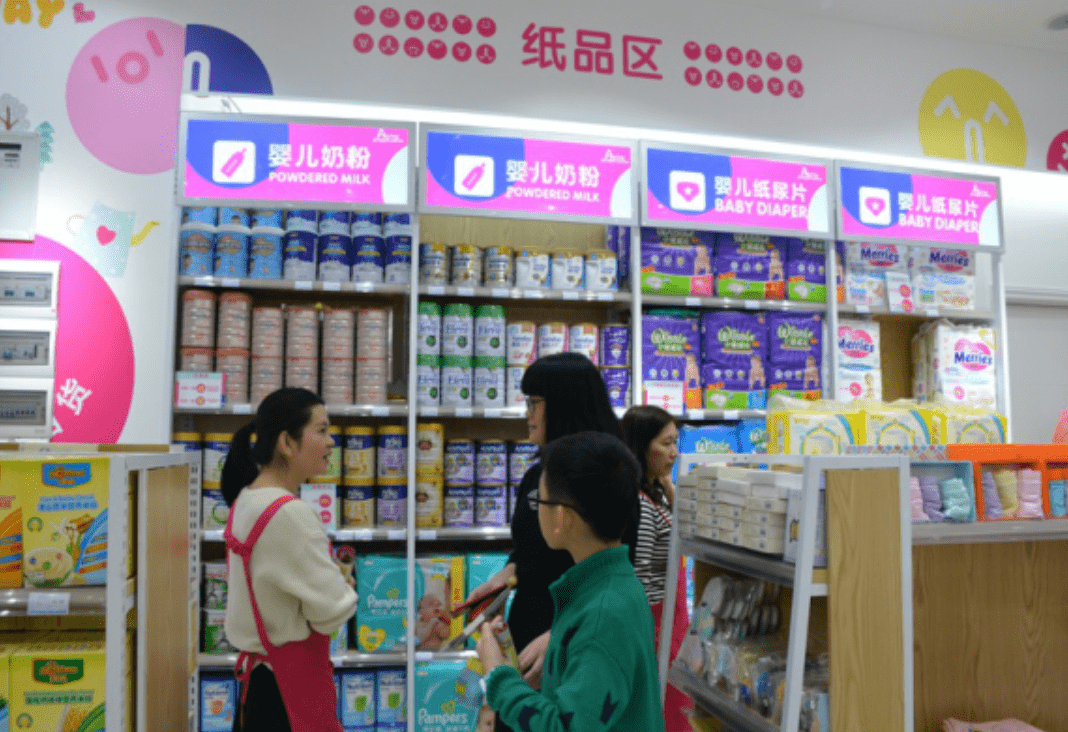 一岁半女孩“乳房发育”，妈妈大闹奶粉店，医生检查后连连道歉