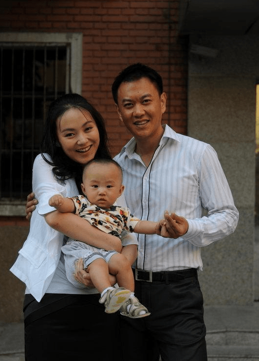 他被称"最贵配角",拍戏只为过瘾,导演调侃:片酬还不够油钱_冯嘉怡