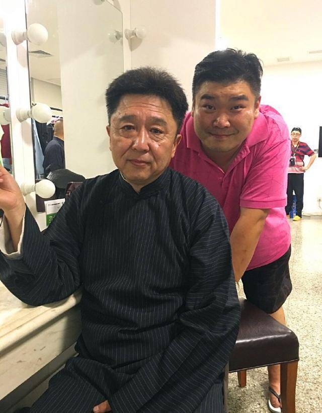 他可能觉得是在砸挂但是观众当真了,竟一起要求他退出德云社_王鹤宇