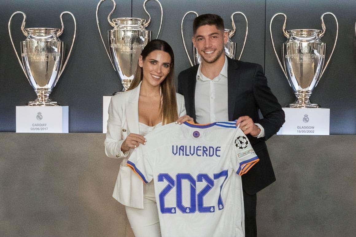 皇马太太团现身夺冠庆典,个个肤白貌美大长腿,球迷:c位最美!