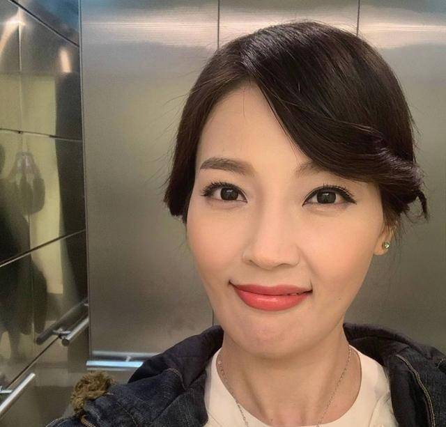 原创女演员何绮云宣布改名入行近20年被誉为宇宙第一秘书