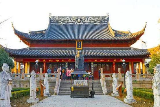 南京有一古建筑群，由三大建筑群落组成，又称文宣王庙！
