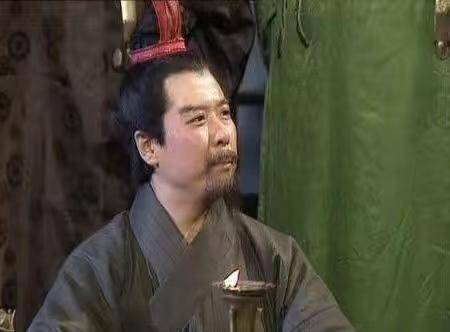 孙彦军:不靠演电视赚钱,晚年低调朴素,因电瓶车失火上热搜_张飞_三国