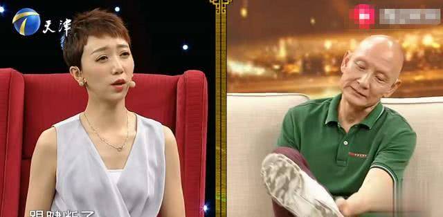 作为武打演员,杜玉明吃过的苦也不少,有一次在片场要跳弹床,但是他的