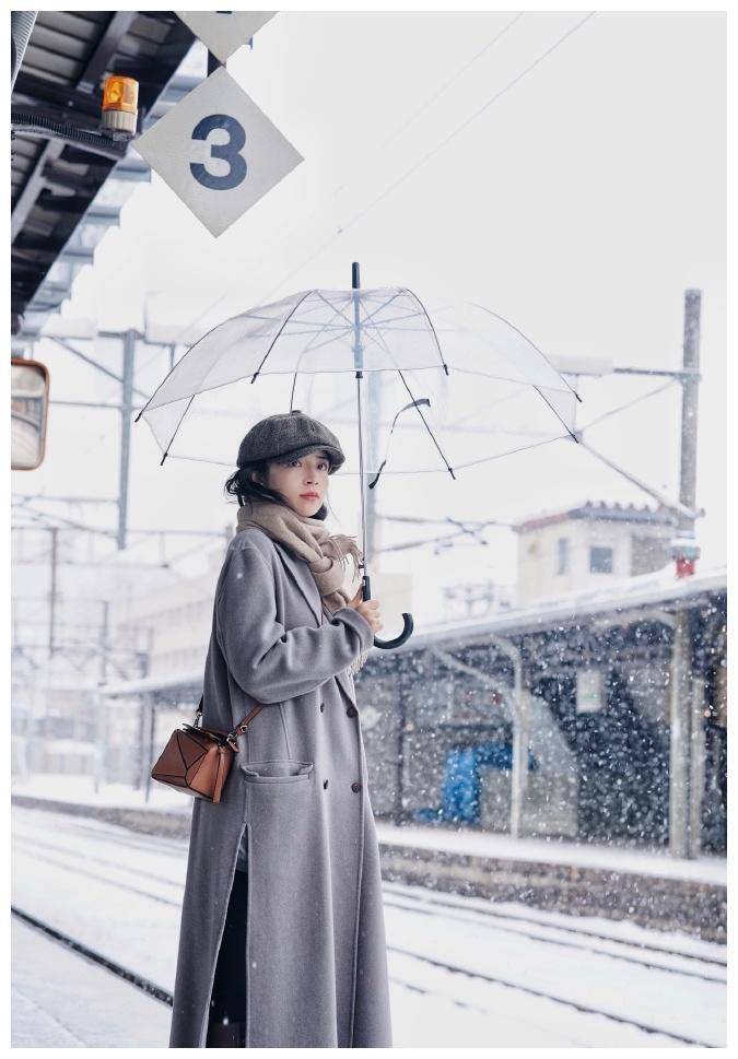 看看三木的冬装示范,5套搭配保暖又时髦,超美_大衣_高领_外套