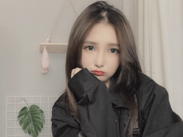 何婧婧出镜聊整容,透露曾为此花费几十万,网友:不如整容前漂亮_问题