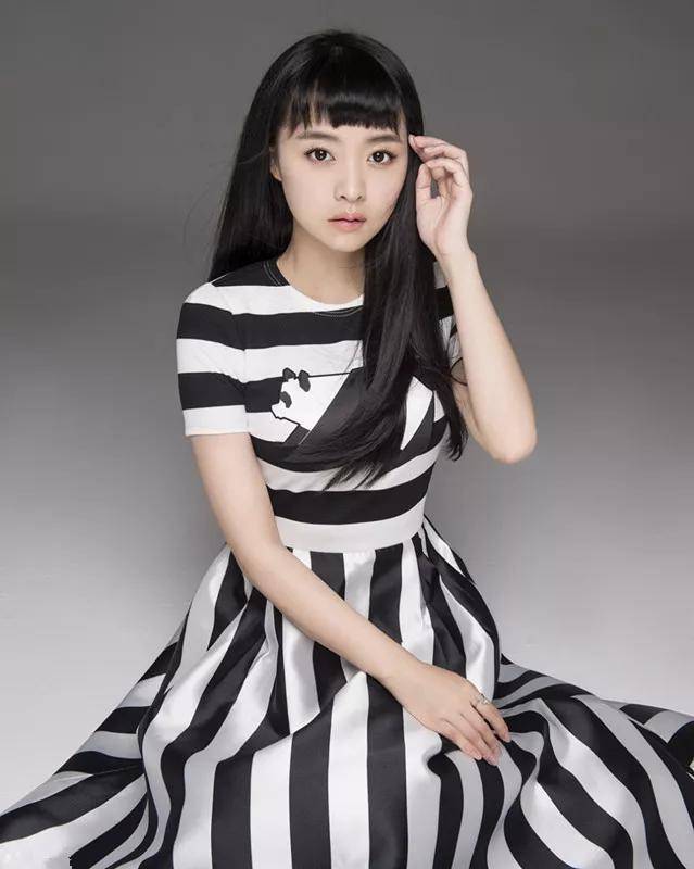 原创90后浙江美女余心恬写真美图俏丽多姿楚楚动人