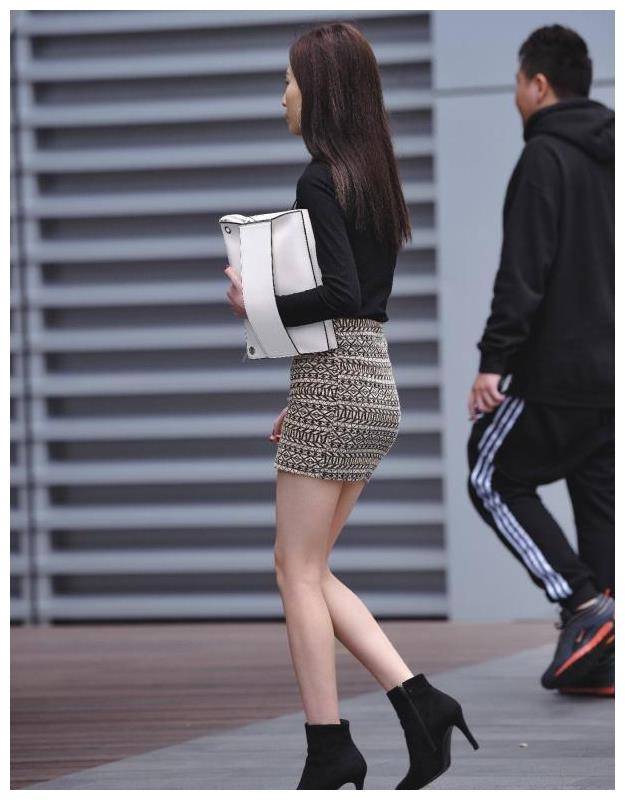 原创美女街拍高挑靓丽的包臀裙小姐姐穿搭时尚显瘦效果完美