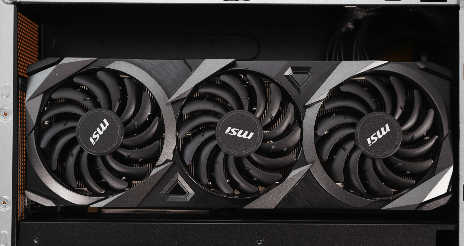 原创10l容量品牌机小钢炮的天花板微星海皇戟x12th上手体验