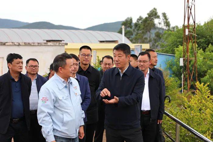 楚雄市委书记冯毅一行到云南爱尔发公司调研指导工作