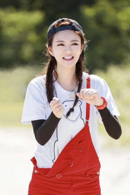 综艺节目更考验的是临场发挥和反应能力,安以轩之所以能在综艺令大家