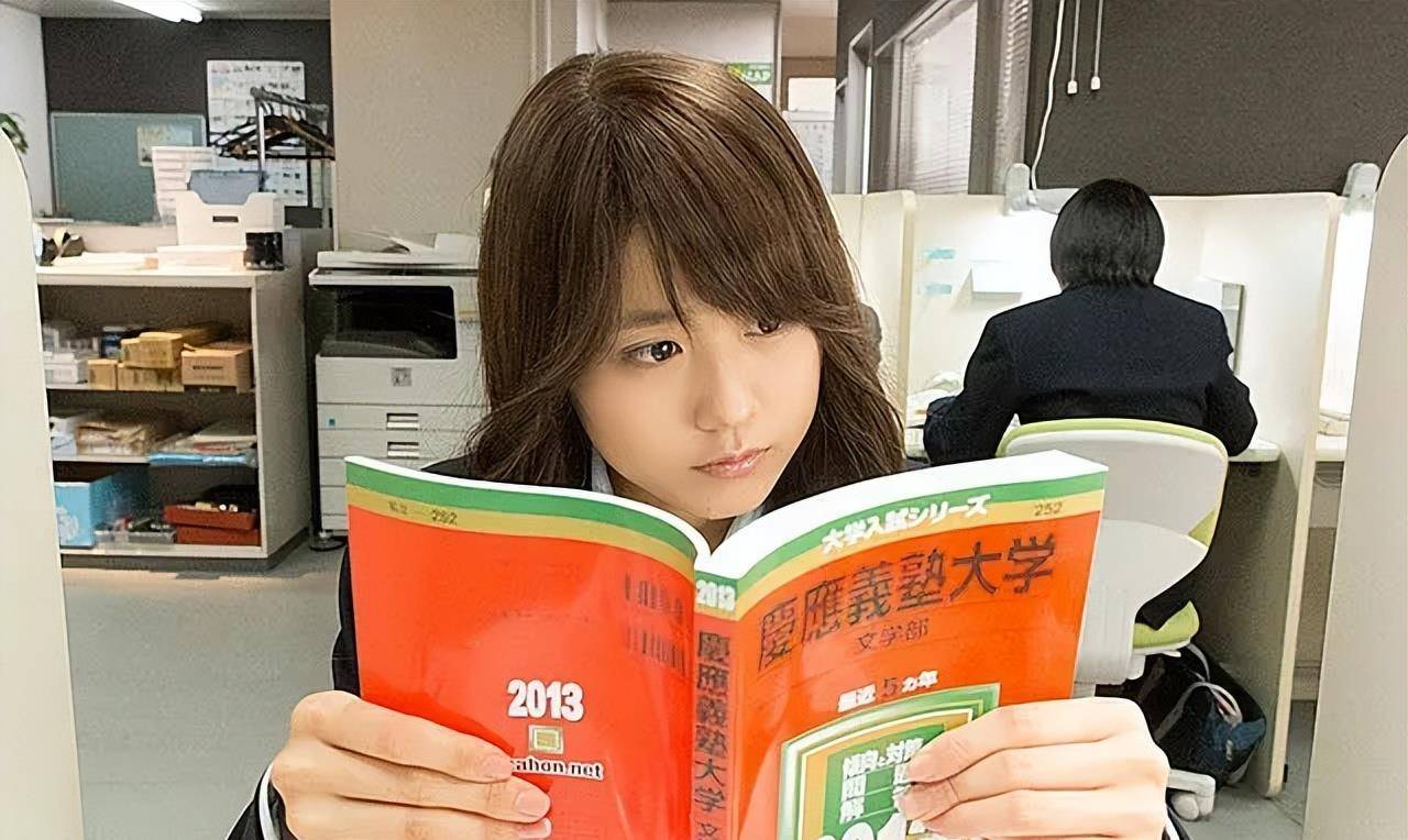 原创富美子之足富翁2亿买下女人美腿一年使用权这电影真变态