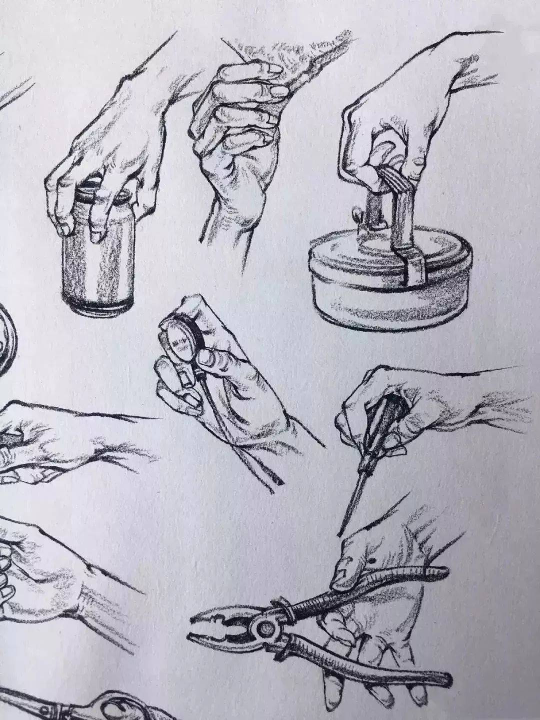 速写干货 | 提,拿,写,手部形态动作解析,整合大量练习素材!