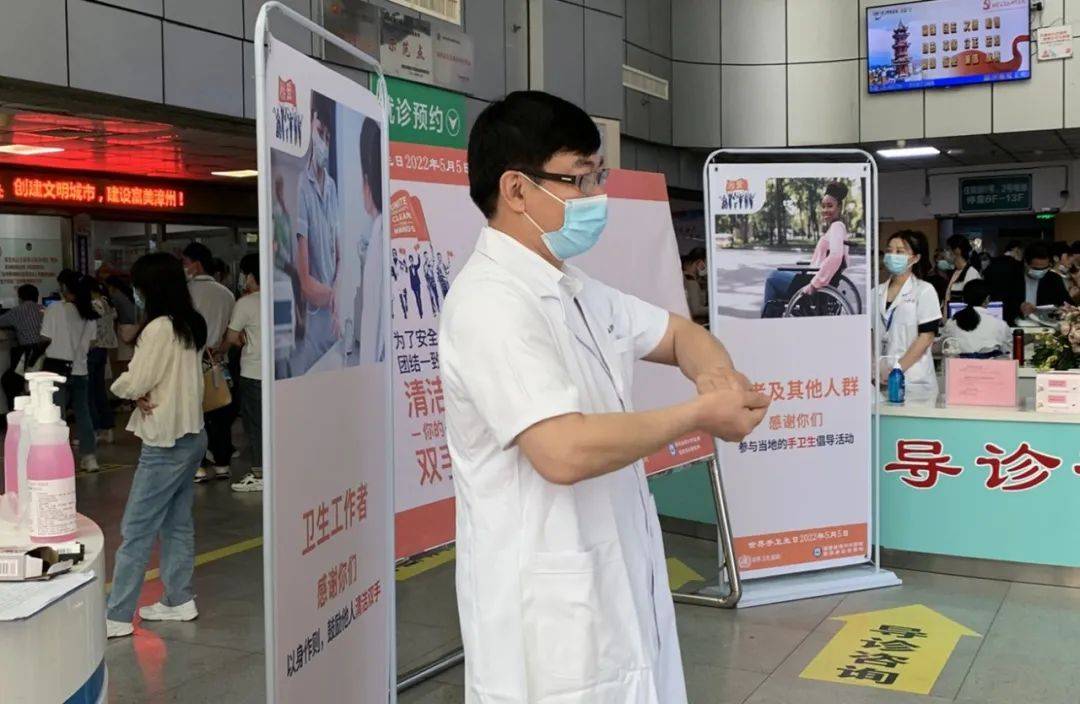 漳州市医院院长蔡铭智,副院长刘文平,林夕等在家领导出席活动
