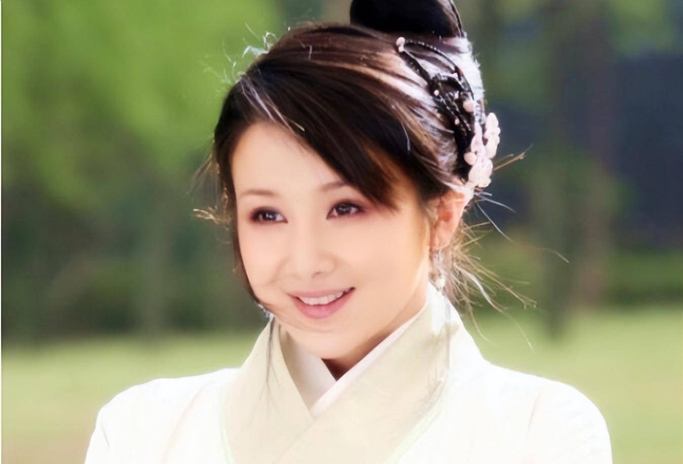 4,孙菲菲苗圃,1979年2月22日出生于陕西省西安市,华语影视女演员,毕业