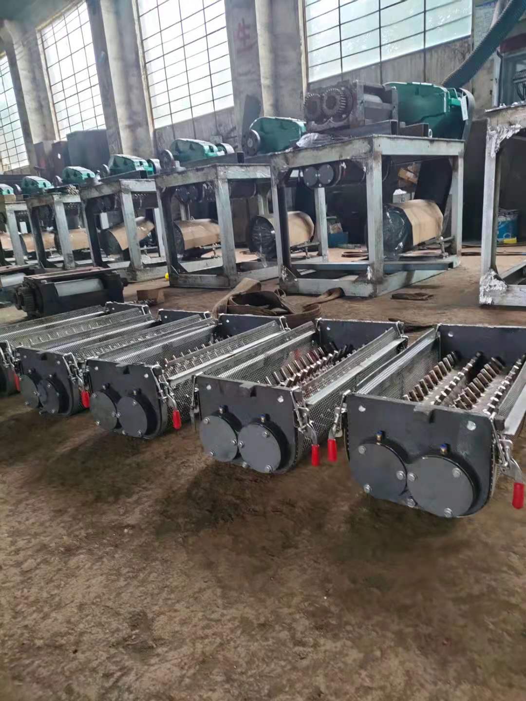 新的对辊挤压造粒机粘辊怎么办排查原因来解决