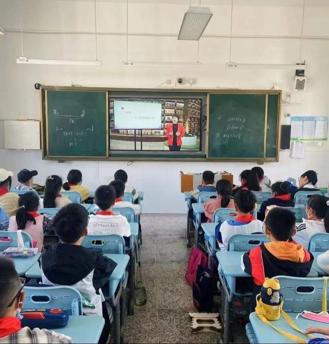 盐城市新河实验小学组织观看中小学生积极心理品质系列微课_未成年人